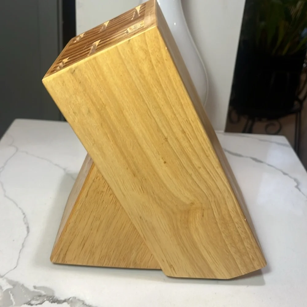 Knife Block Light Hardwood with6 Slots ~ 5 Knife Slots and 1 Square Slot